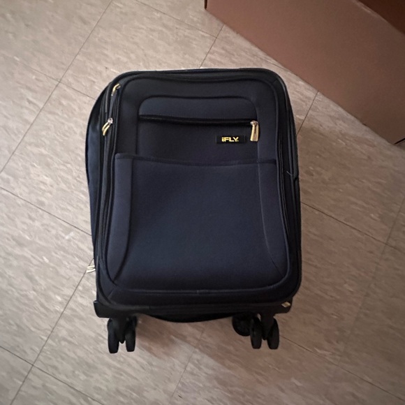 Fly suitcase - Picture 3 of 3